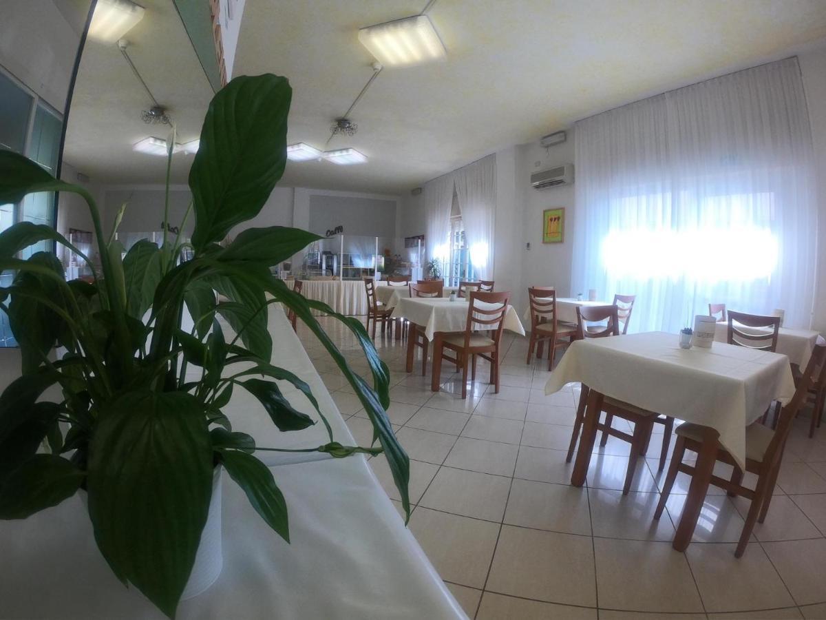 Splendid B&B Milano Marittima Zewnętrze zdjęcie